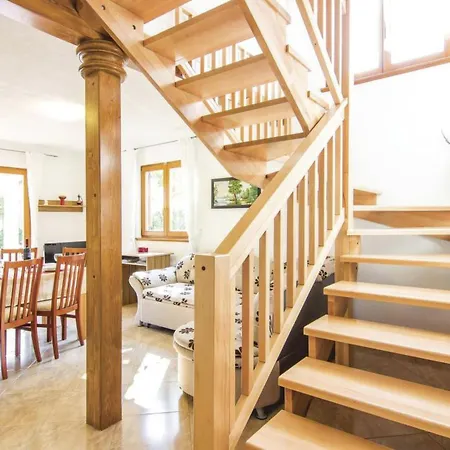 Valmonida By Interhome Labinci