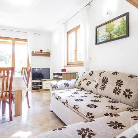 Valmonida By Interhome * Labinci