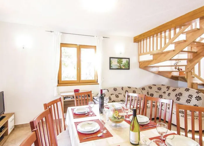 Valmonida By Interhome Labinci